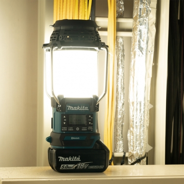 MAKITA DMR056 latarka lampa radio DAB+ Bluetooth 14,4V / 18V bez akumulatora