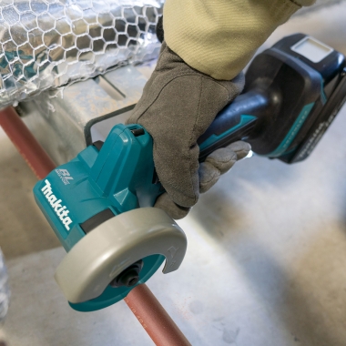 MAKITA DMC300RTJ przecinarka piła 76mm 18V 2x5,0Ah makpac