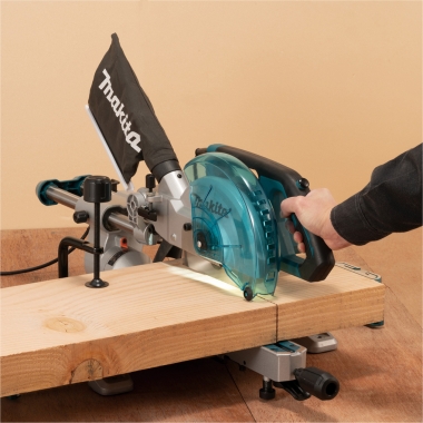 MAKITA LS0816F ukośnica z posuwem piła 216mm 1200W LED